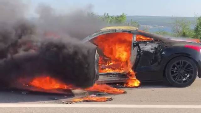 'Stigli smo za 3 minute no auto je izgorio na brzinu, kao papir'