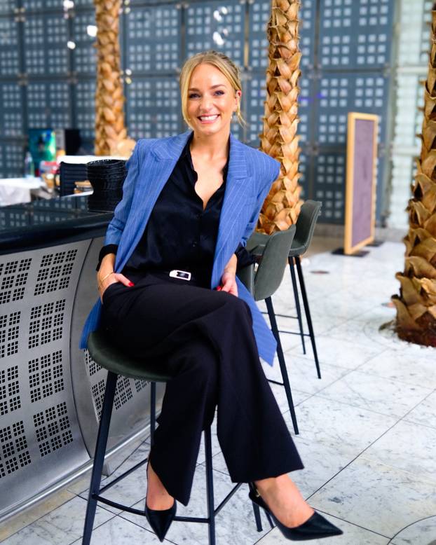 FOTO Napravila gaf uživo koji je obišao Europu. Atraktivna TV voditeljica ljubi Kovačeva šefa