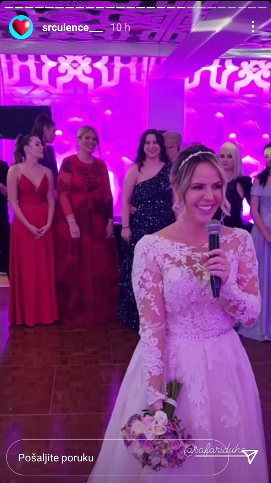 Ana Bučević predala buket Ivi Todorić: 'Želim gledati kako živiš ljubav kao i ja ovaj tren'