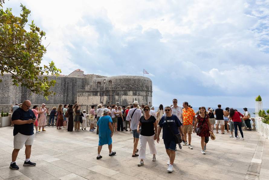 Dubrovnik: Stara gradska jezgra puna je turista 
