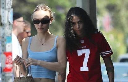 Lily-Rose Depp na ulici je ljubila djevojku, njihovu vezu odobrio i tata Johnny: 'Želim da se vole'