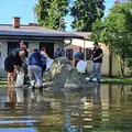 Jezero Šoderica i dalje raste, mještani grade nasipe kako bi se obranili, voda došla do kuća