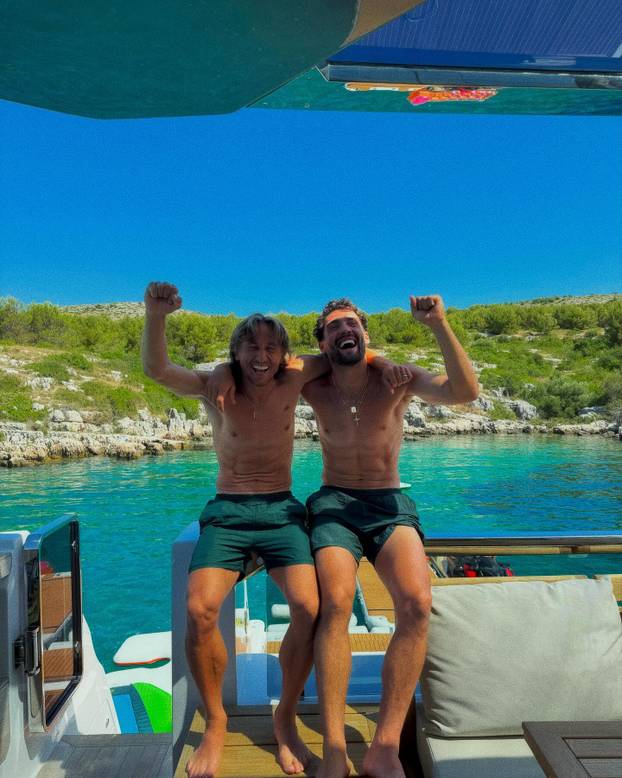 FOTO Kovačić uživao na jahti s Modrićem, evo kako je proveo ljeto na jadranskoj obali