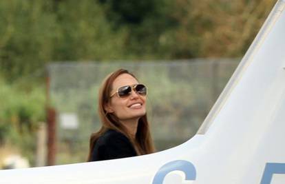 Angelini smiješak nije silazio s lica: Uživa u satovima letenja