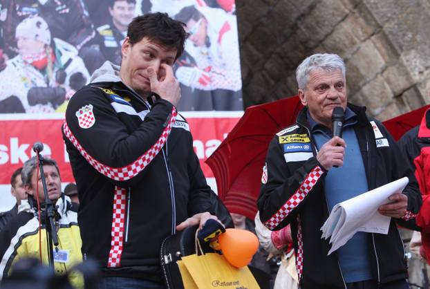 ARHIVA - 2011. Zagreb: Ivicu Kosteli?a susjedi do?ekali u Gra?anima