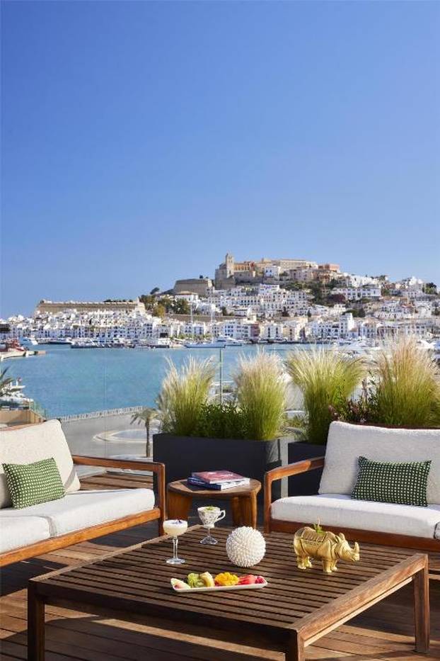 Sama pomisao na Ibizu priziva slike savršenog odmora, ali ovaj hotel je pravi jackpot!