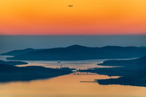 Bajkoviti zalazak sunca iznad Kozjaka