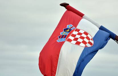 Kod spomenika braniteljima u Slavoniji potrgao zastavu RH: 'Gazio je i neprimjerno pjevao'