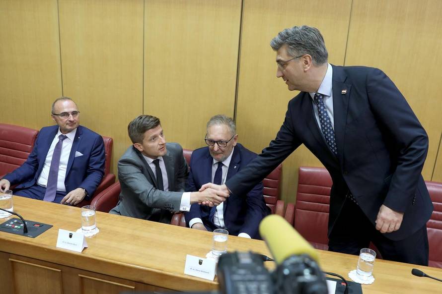 'Koliko znam, izabrani ministri ne bi trebali imati problema...'