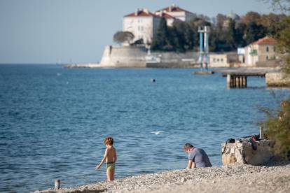 Zadar: Sunčan i ugodan dan uz more neki iskoristili i za kupanje