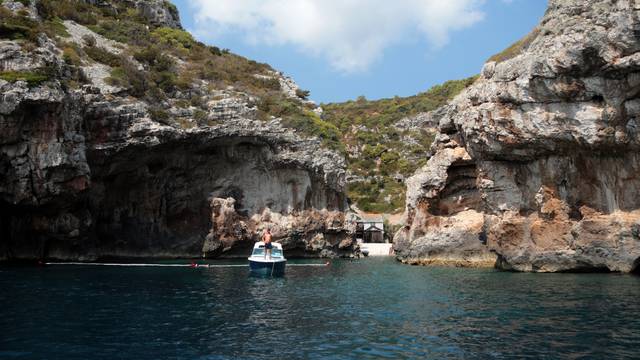 Otkrivamo sve tajne čak 13 bordela na dalmatinskom otoku