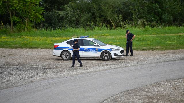 Zagreb: Policija zatvara cestu kod oteretnog kanala Odra-Sava