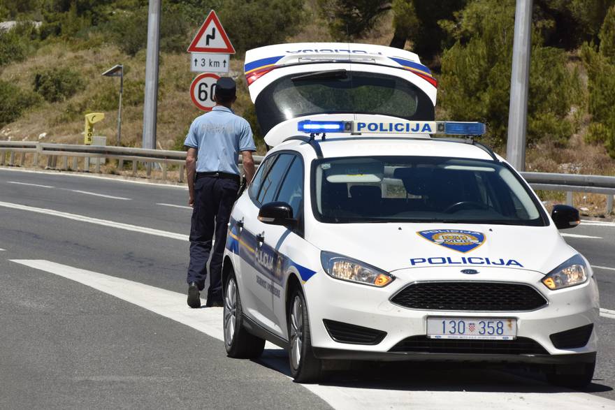 Policajac iz Belišća godinama je naplaćivao kazne i sebi spremio 110.000 eura. Sad su ga optužili