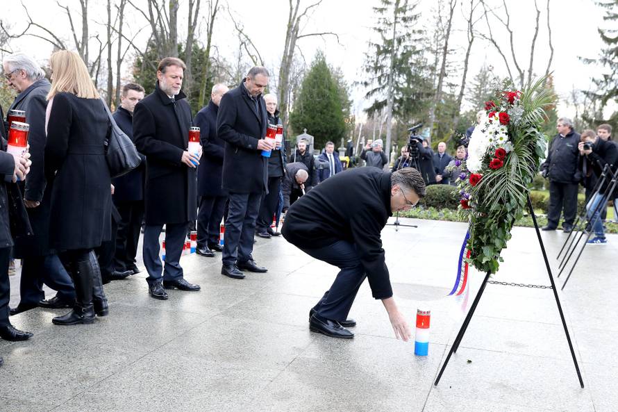 Zagreb: HDZ ploÅ¾io vijenac na grob predsjednika TuÄmana