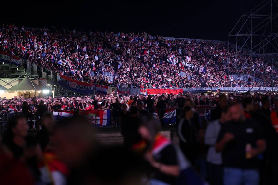 Obožavatelji na velikom koncertu Marka Perkovića Thompsona u Sinju