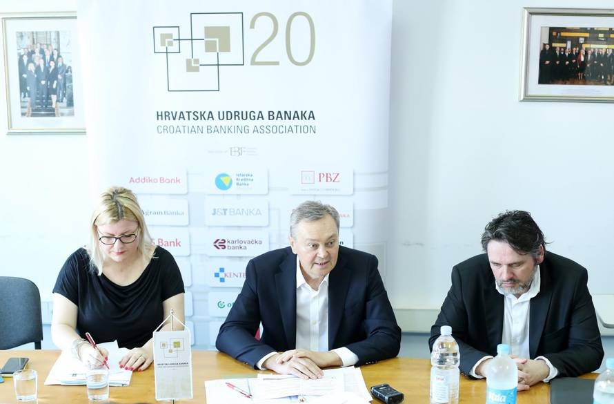 Započinje obrada podataka o novčanim obvezama klijenata