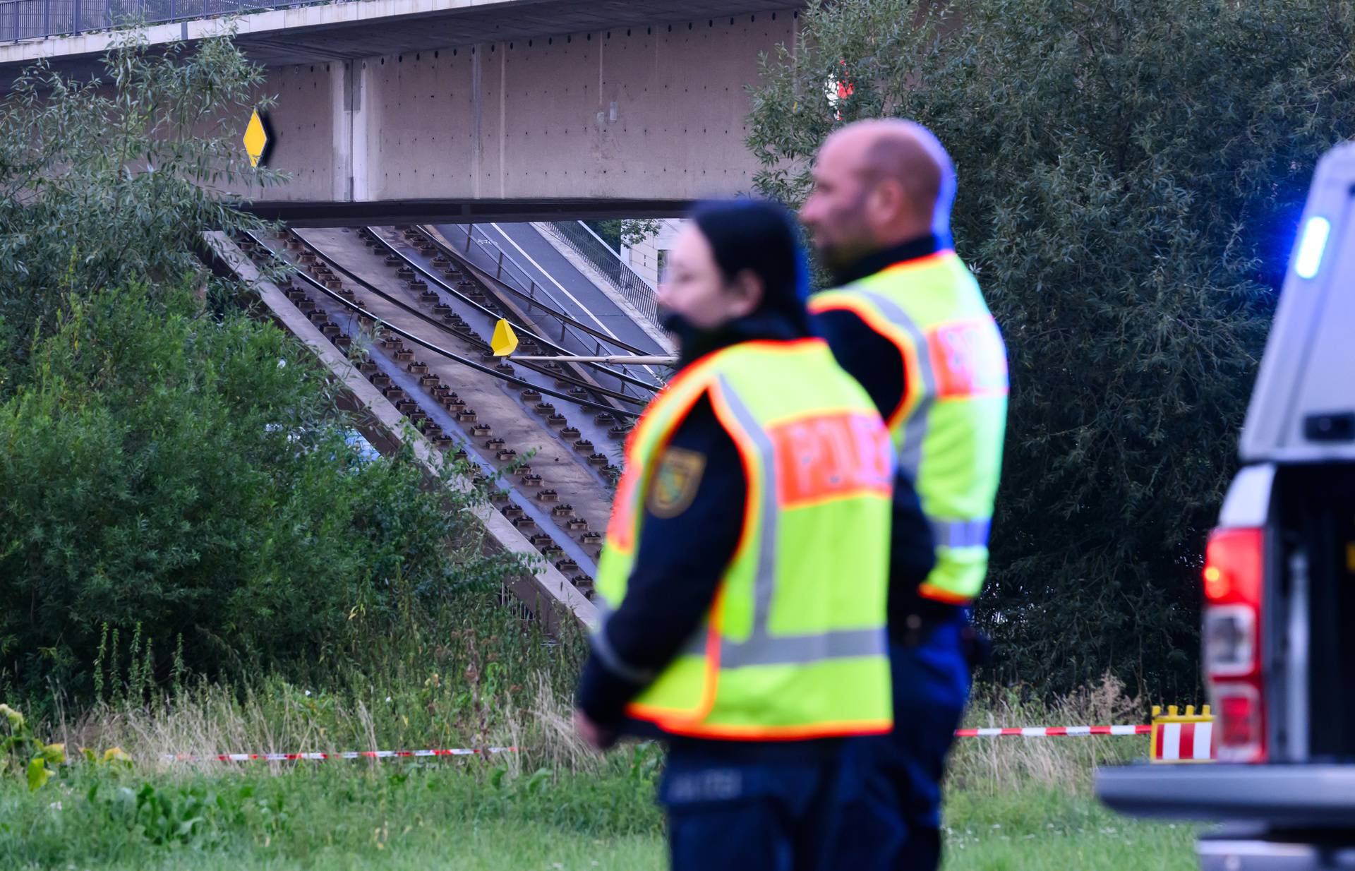 Carola Bridge in Dresden collapses