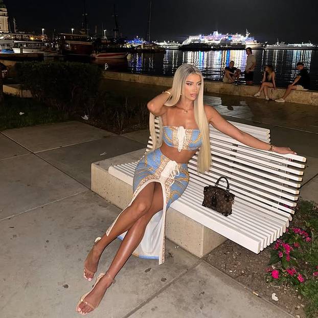 FOTO Kakve fotke! Pogledajte zavidnu liniju Lare - naše domaće fitness influencerice