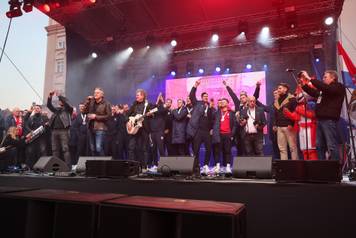 Zagreb: Marko Perkovi&cacute; Thompson nastupio na sve&ccaron;anom do&ccaron;eku hrvatske rukometne reprezentacije