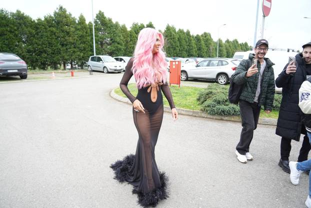 Beograd: Jelena Karleuša dolazi na snimanje emisije "Pinkove zvezde" 