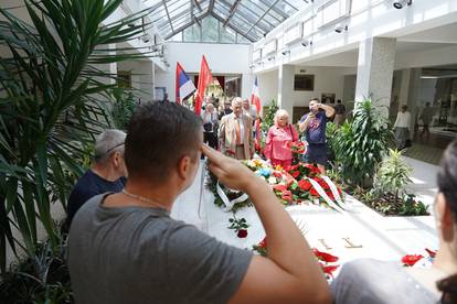 FOTO U Beogradu odali počast Josipu Brozu Titu za rođendan