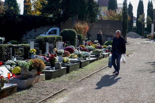 Zadar: Blagdan Svih svetih na Gradskom groblju