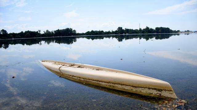 Posljedice obilne poplave na jezeru Šoderica i dalje su vidljive