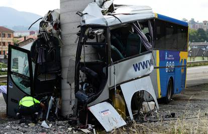 Španjolska: Autobus se zabio u stup mosta, petero je poginulo