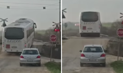 Signalizacija upaljena, a bus prelazi pružni prijelaz, HŽ: 'Nije bilo opasnosti, radi se o kvaru'