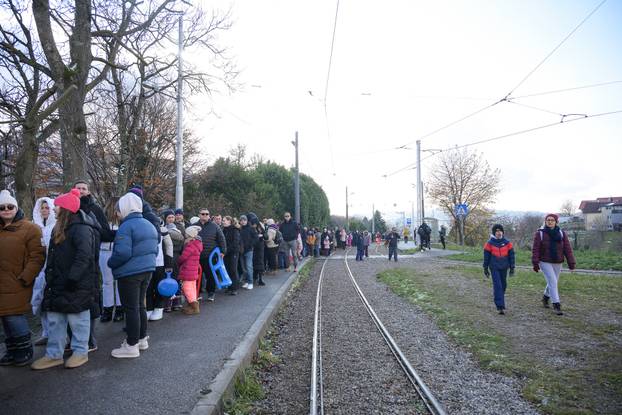 Zagreb: Ogromna gužva na žičari nakon što je na Sljemenu pao snijeg