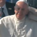 Papu u Čileu pogodili u glavu, srećom doletjela je samo kapa