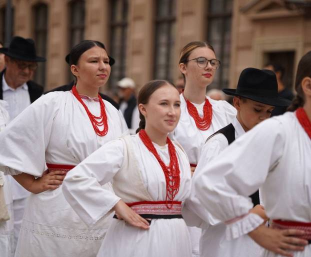 Dječje vinkovačke jeseni: Spoj folklora i slavonskih pjesama