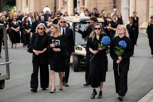 Zagreb: Sprovod redatelja Zrinka Ogreste na Mirogoju