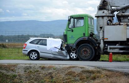 Vozač je poginuo u nesreći u Zaboku, stradao je i policajac