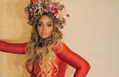 'Kraljica' Beyonce pokazala je trudnički trbuh u uskoj haljini