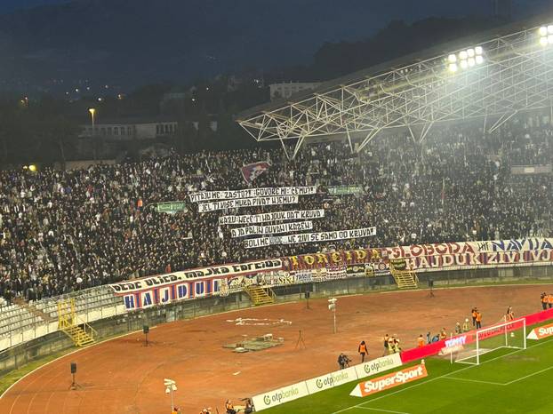 FOTO Žuta minuta Marka Livaje, poruke Torcide, tri isključenja. Pogledajte galeriju s Poljuda...