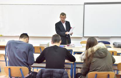 Imaju novi predmet: Zanimljivo nam je učiti albanski u školi