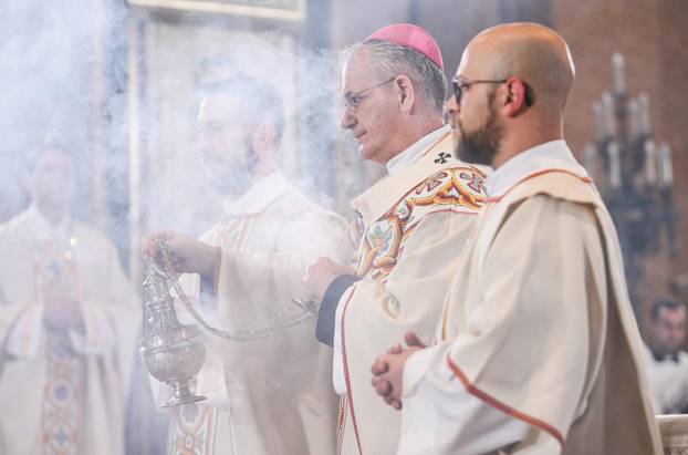 Zagreb: Uskrsna sveta misa u Katedrali