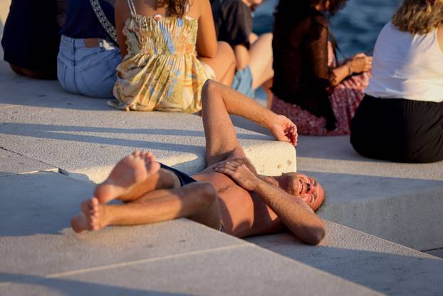 Zadar: Turisti uživaju u šetnji gradom