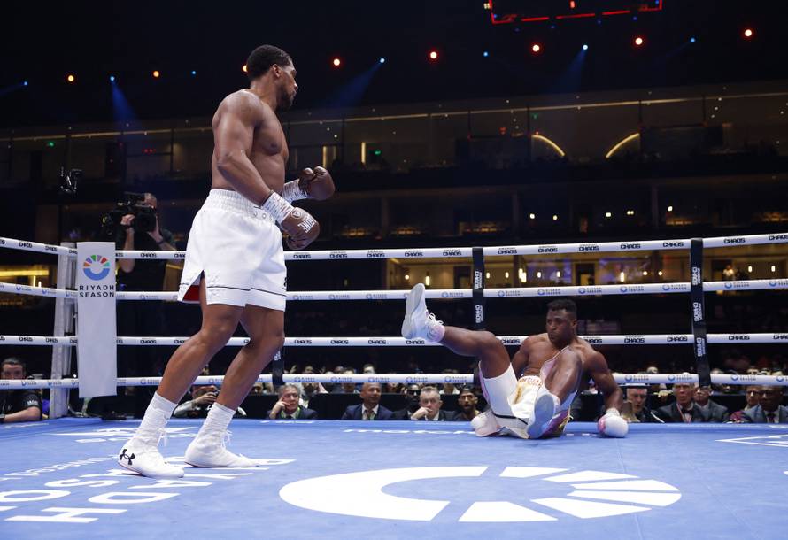 Antony Joshua v Francis Ngannou