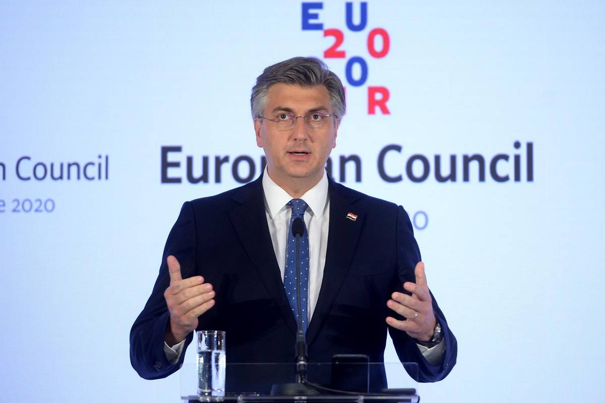 'Neprimjereno je tako govoriti o silovanju kao što je radio Škoro, on je problem, klizi i na suhom'