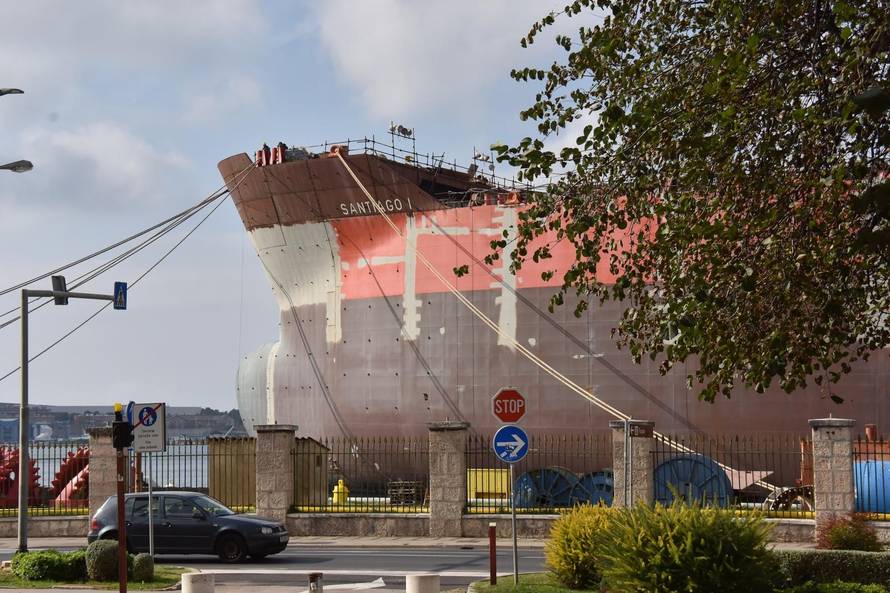 Pula: Priprema broda Santiago I za tegljenje u brodogradiliÅ¡te 3 Maj