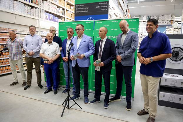 Gospi&cacute;: Otvorenje Pevexa u Gospi&cacute;u