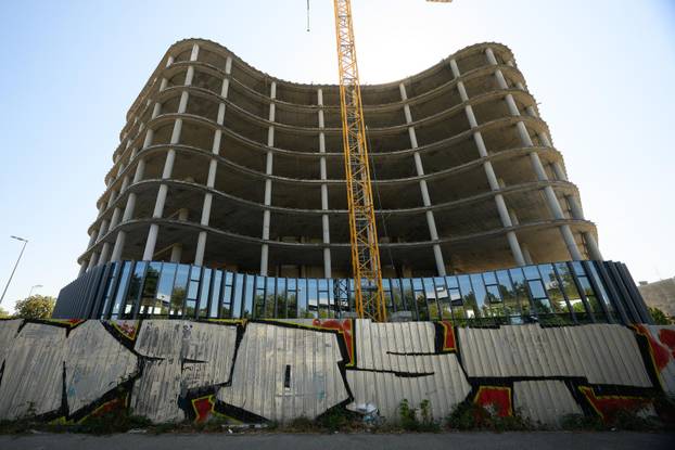 Zagreb: Nakon više desetljeća čekanja napokon počeli radovi, nedovršena zgrada postaje CapriCo Tower