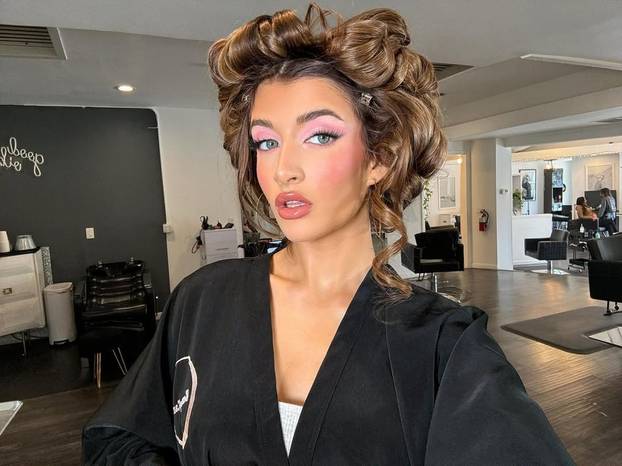 Njen tata kaže da je spavao s 47.000 žena: Otkrila što je sve operirala, voli biti u tangicama