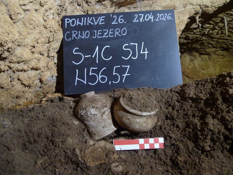 U špilji na Pelješcu pronađena terakotna glava grčke kazališne maske, pogledajte kako izgleda