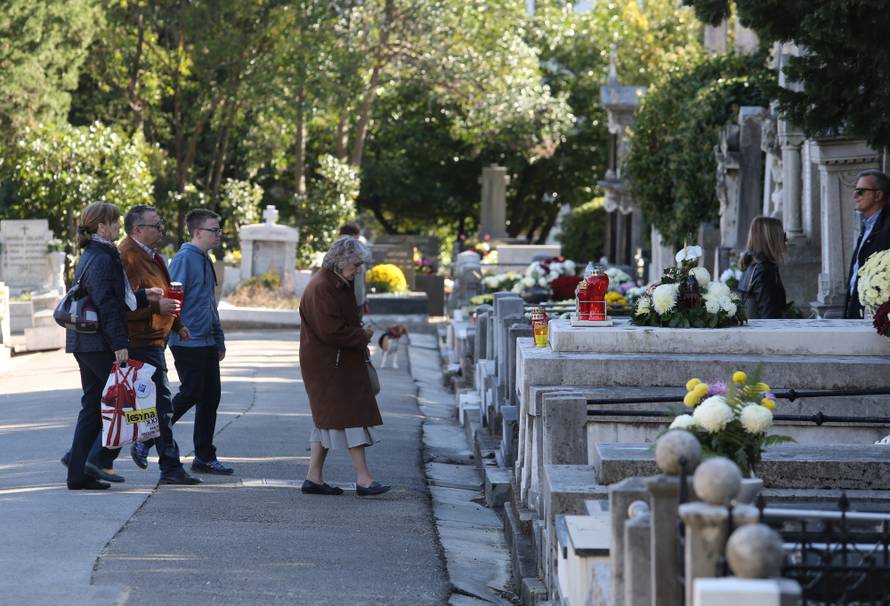 Dan je Svih svetih: Pogledajte fotografije s hrvatskih groblja