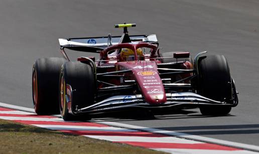 Ima neka tajna veza: Hamilton prvi put pobijedio u Ferrariju!
