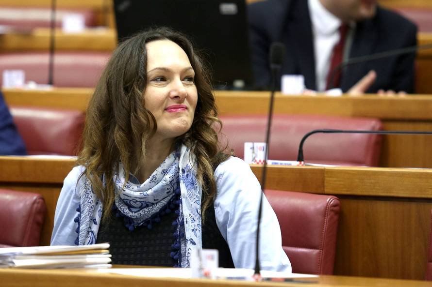 Vukovac je tražila naknadu 6 plus 6 zbog medijske pažnje!?