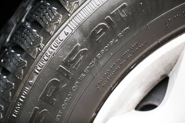 Zagreb: Oznake na zimskim gumama